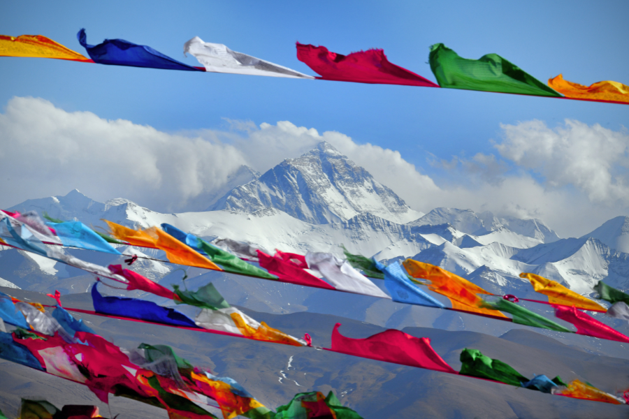 mount-everest-yeti